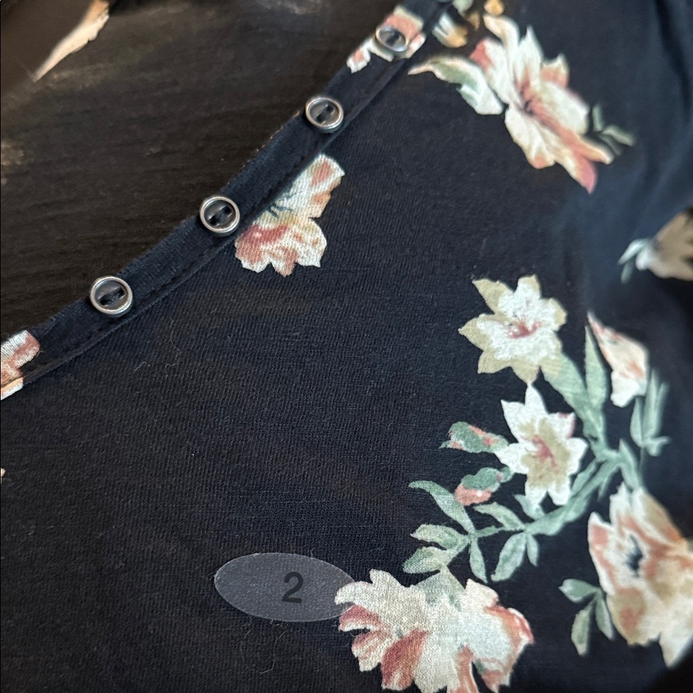 Maurices Black Floral Long Sleeve Top Size 2 (18-20) - Picture 3 of 4